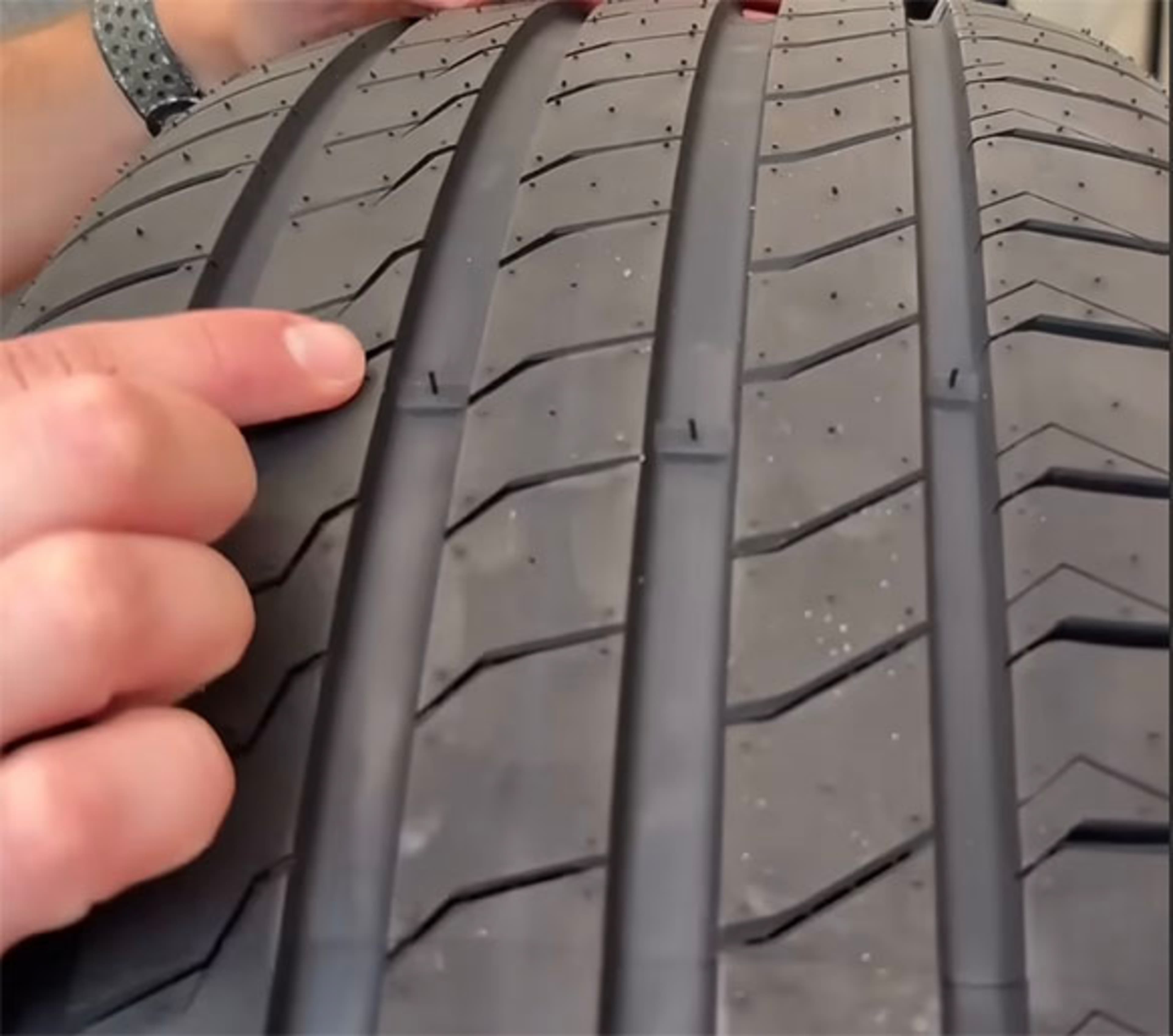 Tire wear bar explainer video
