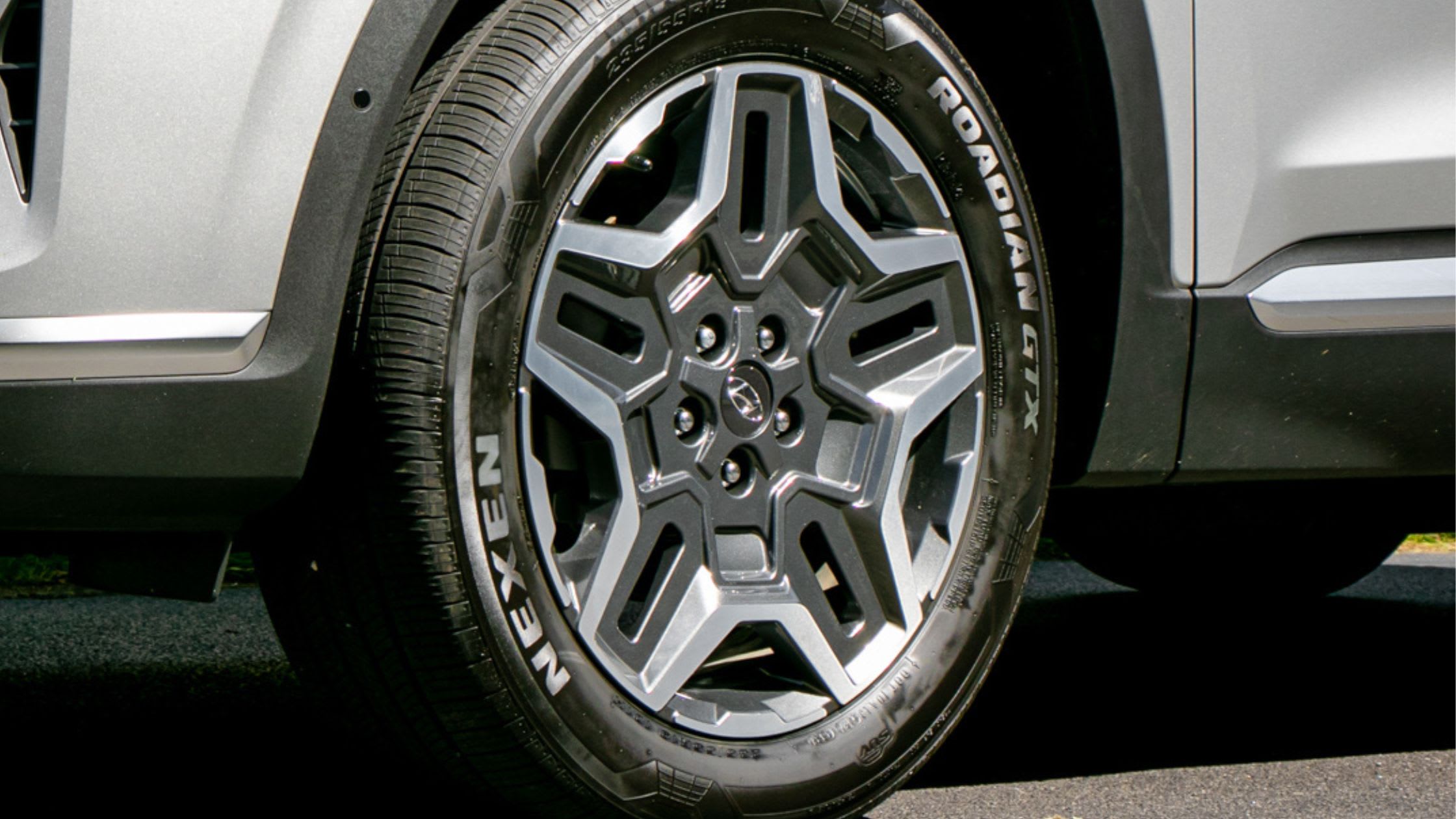 Nexen Roadian GTX