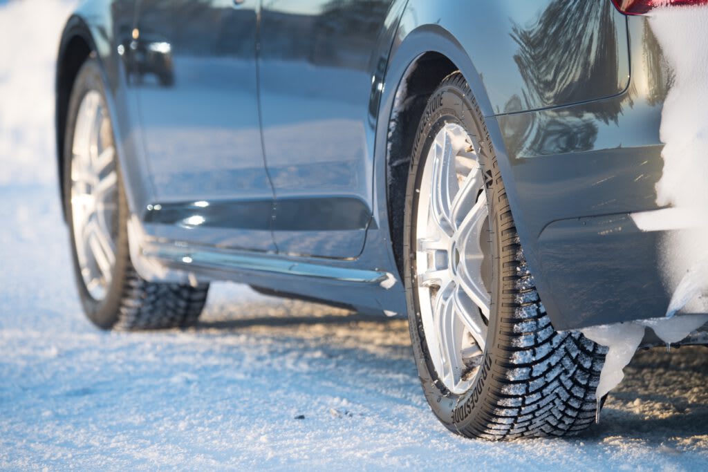 Bridgestone Blizzak LM005