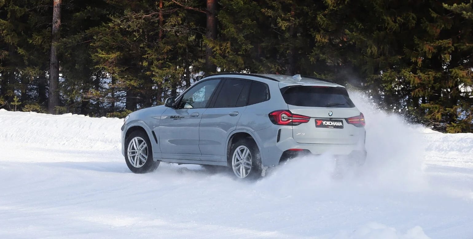 Yokohama BluEarth Winter V906 SUV