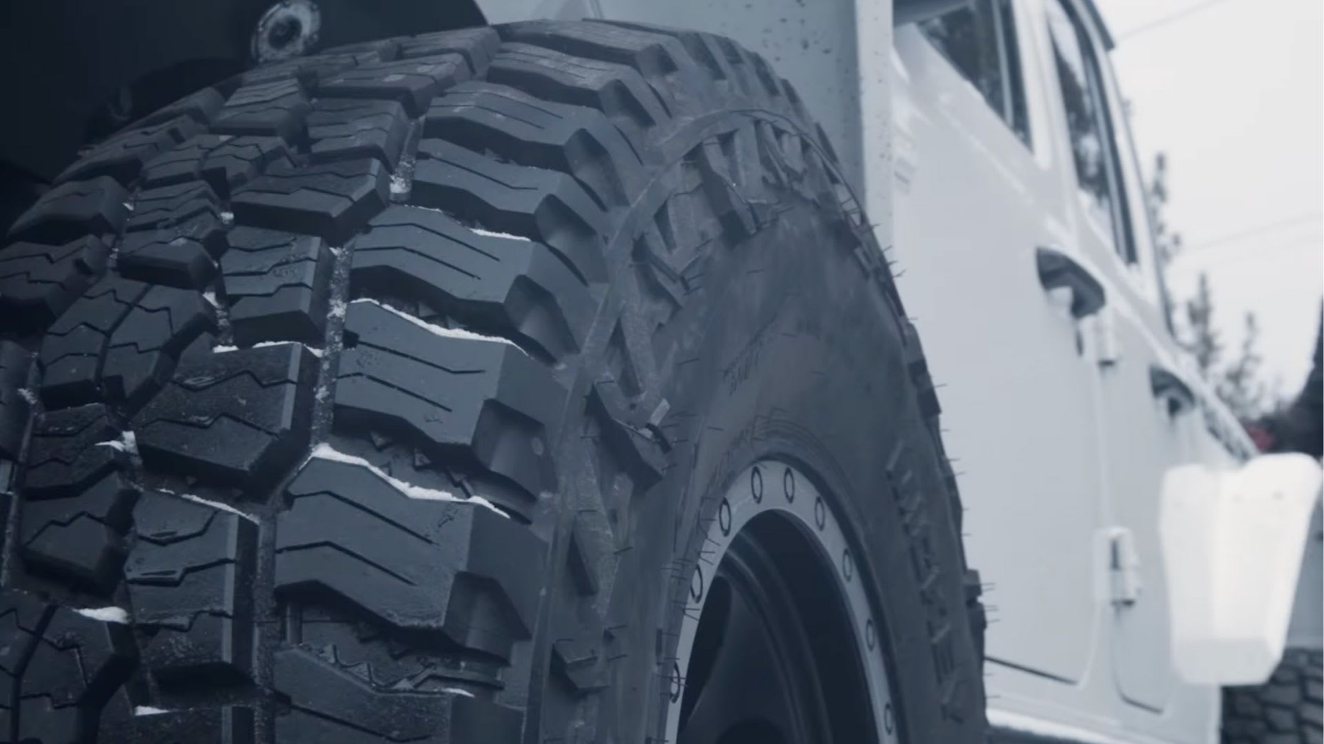 Bridgestone Dueler A/T Revo 3 vs Mickey Thompson Baja Boss A/T