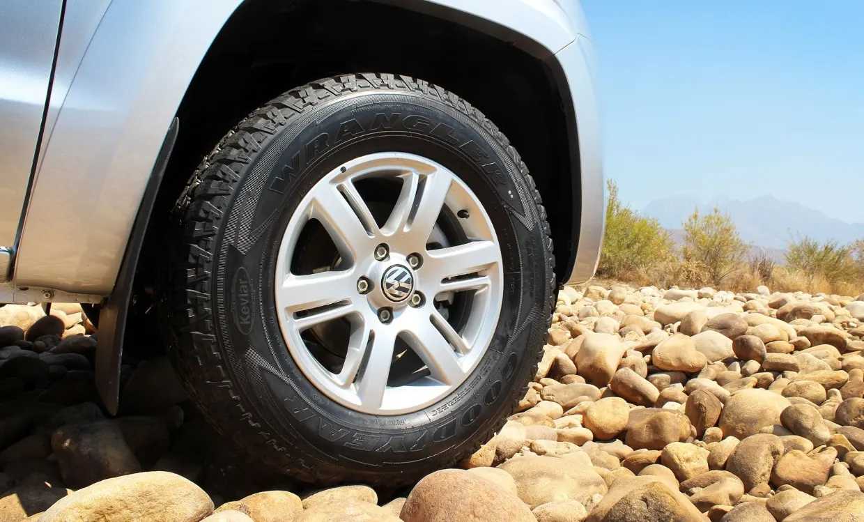 Kumho Road Venture AT52 vs Goodyear Wrangler All-Terrain Adventure with Kevlar