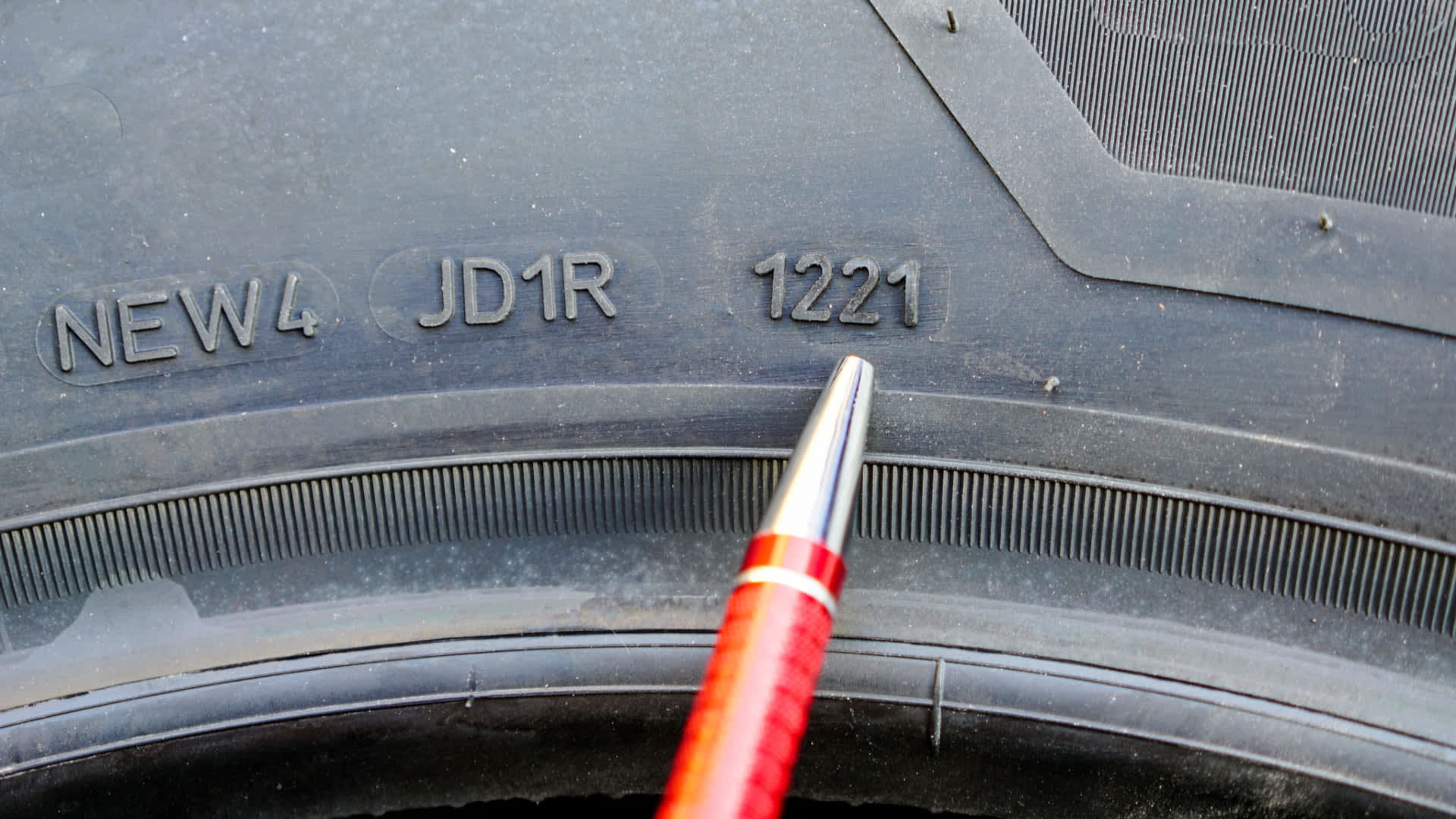 Locating the Tire DOT Code
