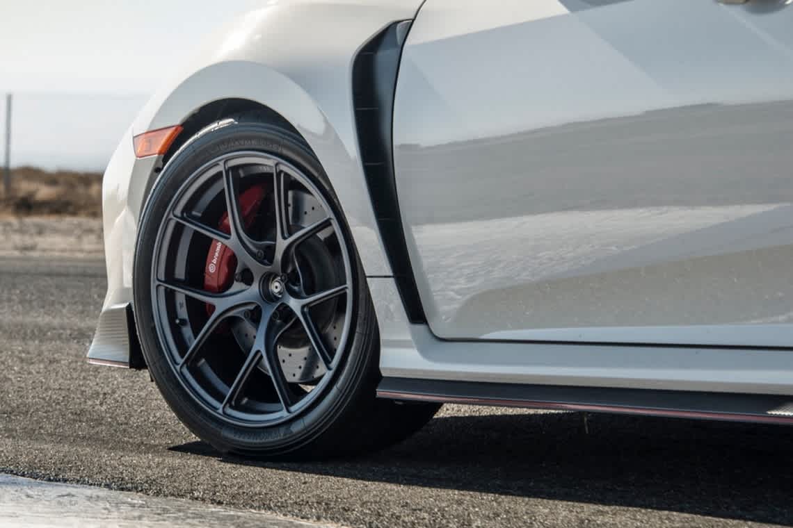 Yokohama Advan A052 tires