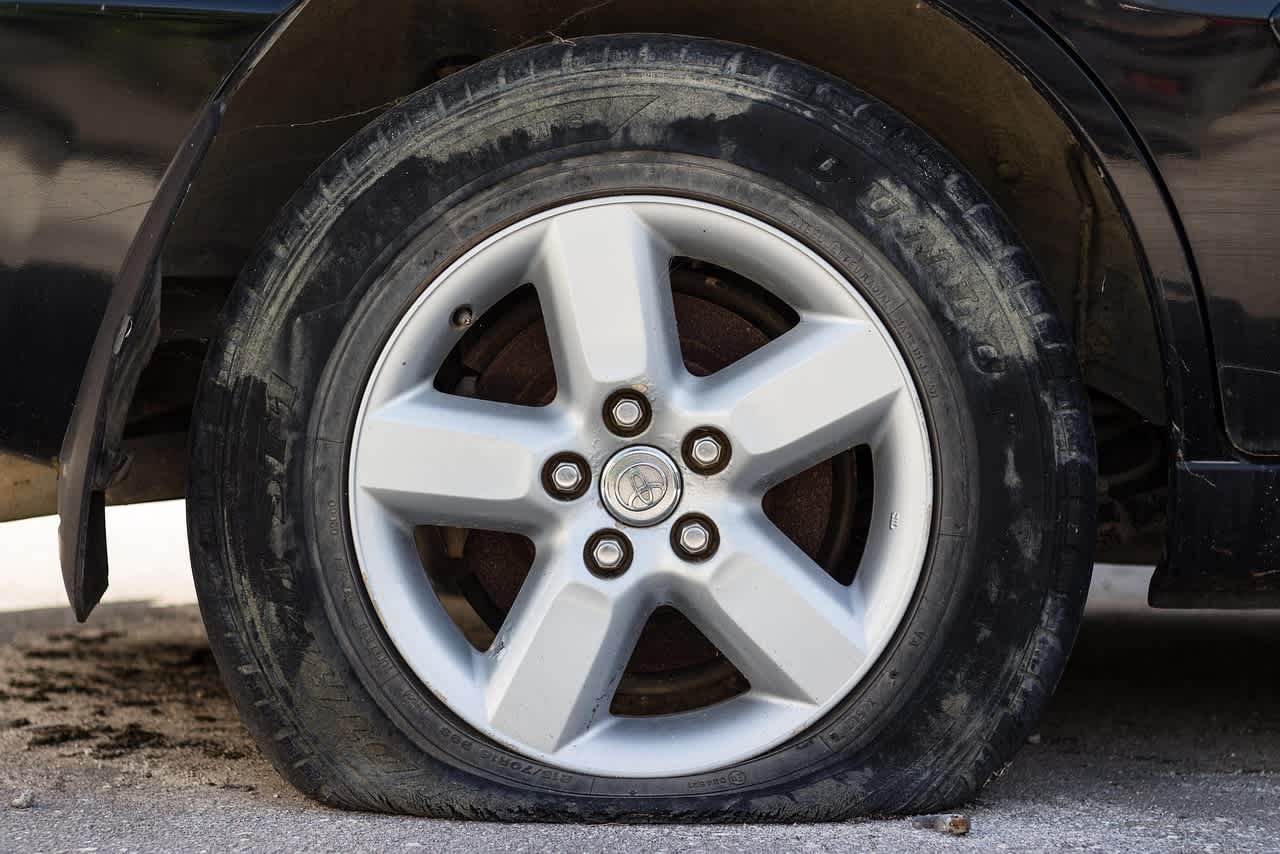 How to Be Ready for a Flat Tire Emergency