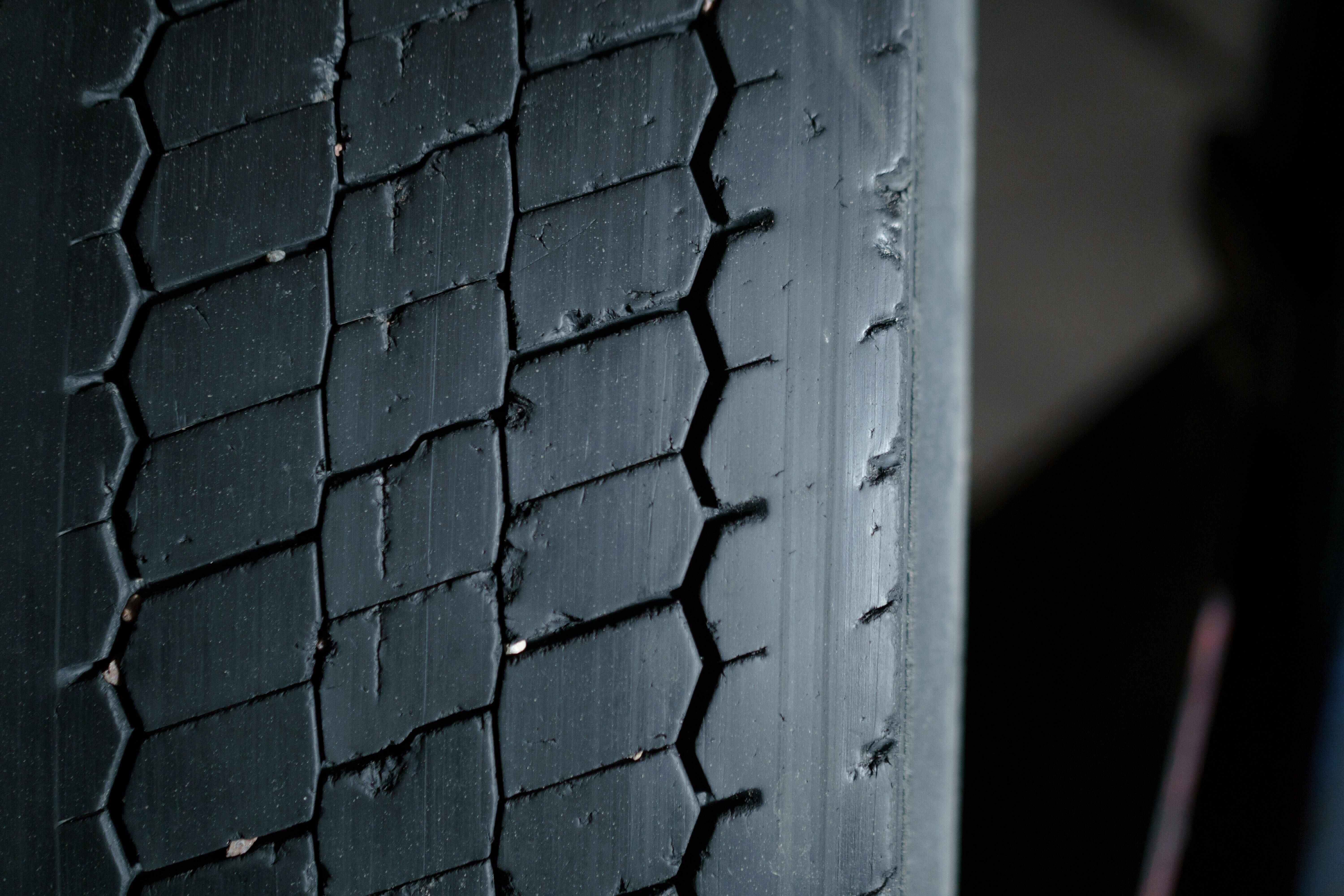 What to Consider When Choosing Retread Tires