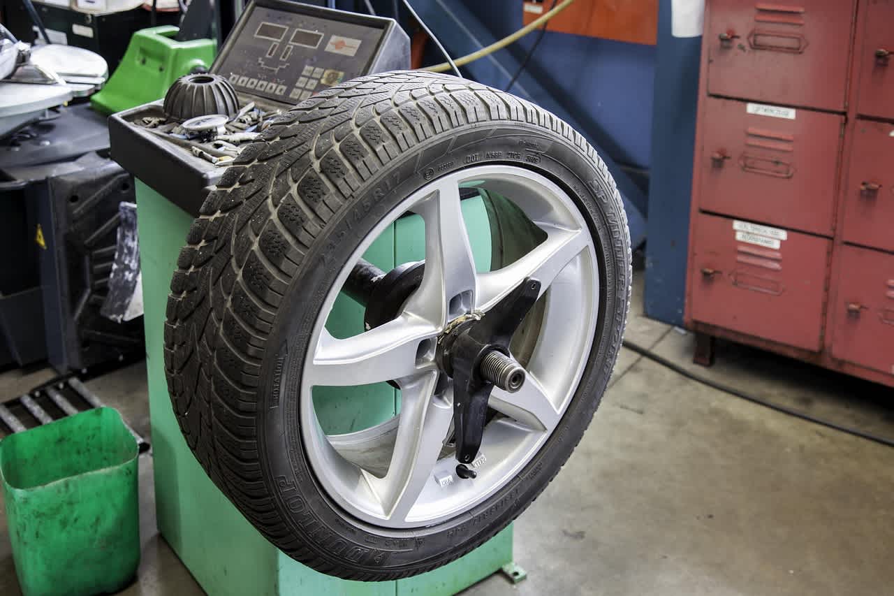 Vehicle factors affecting tire noise