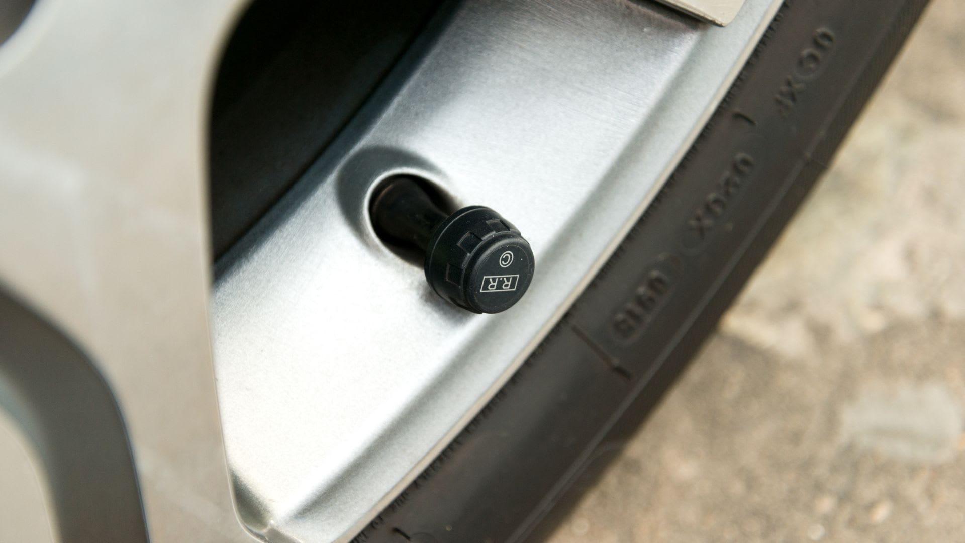 How Tire Pressure Monitoring Systems Keep You Safe on the Road