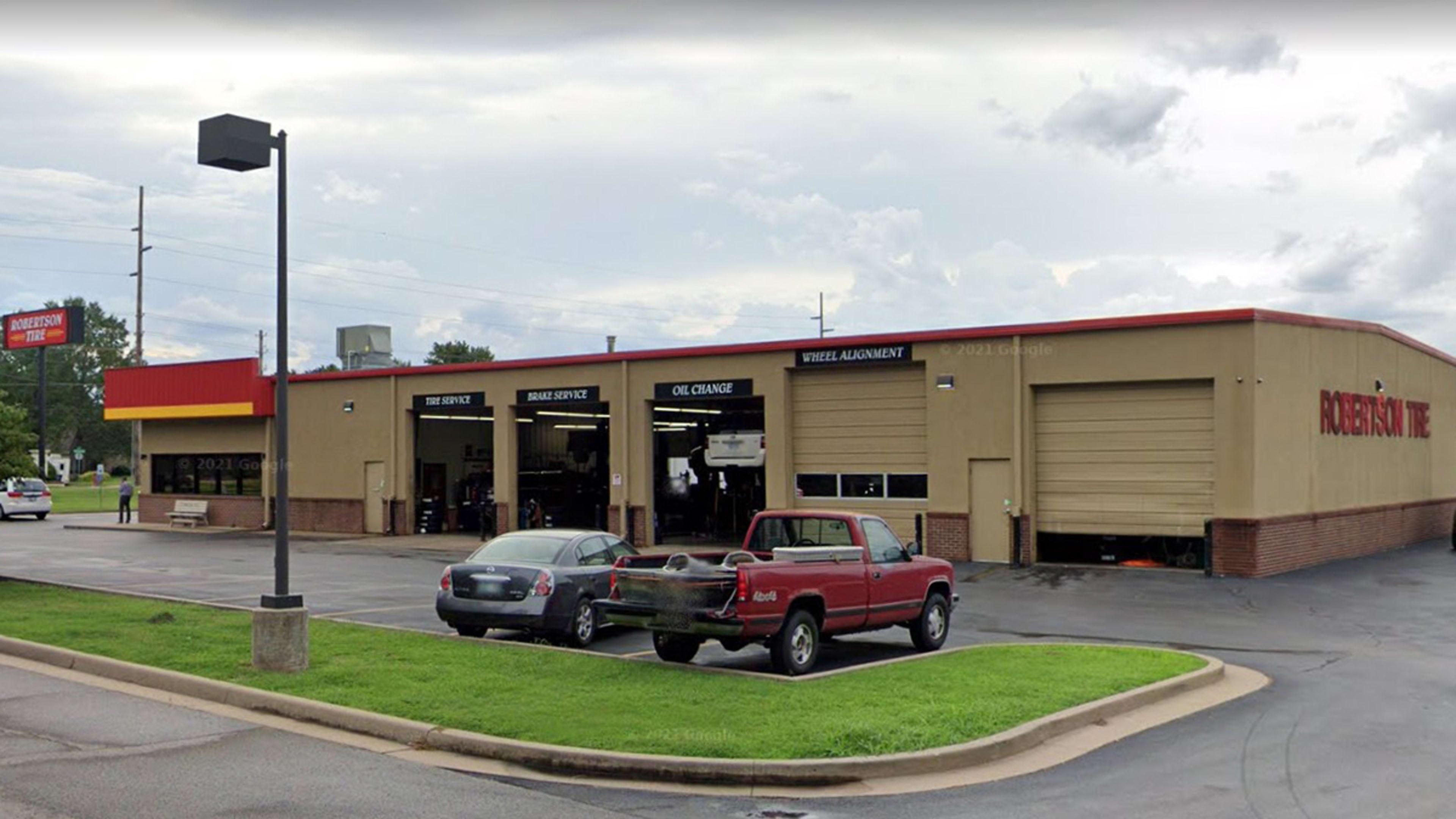 Robertson Tire - Riverside / Oru / Jenks