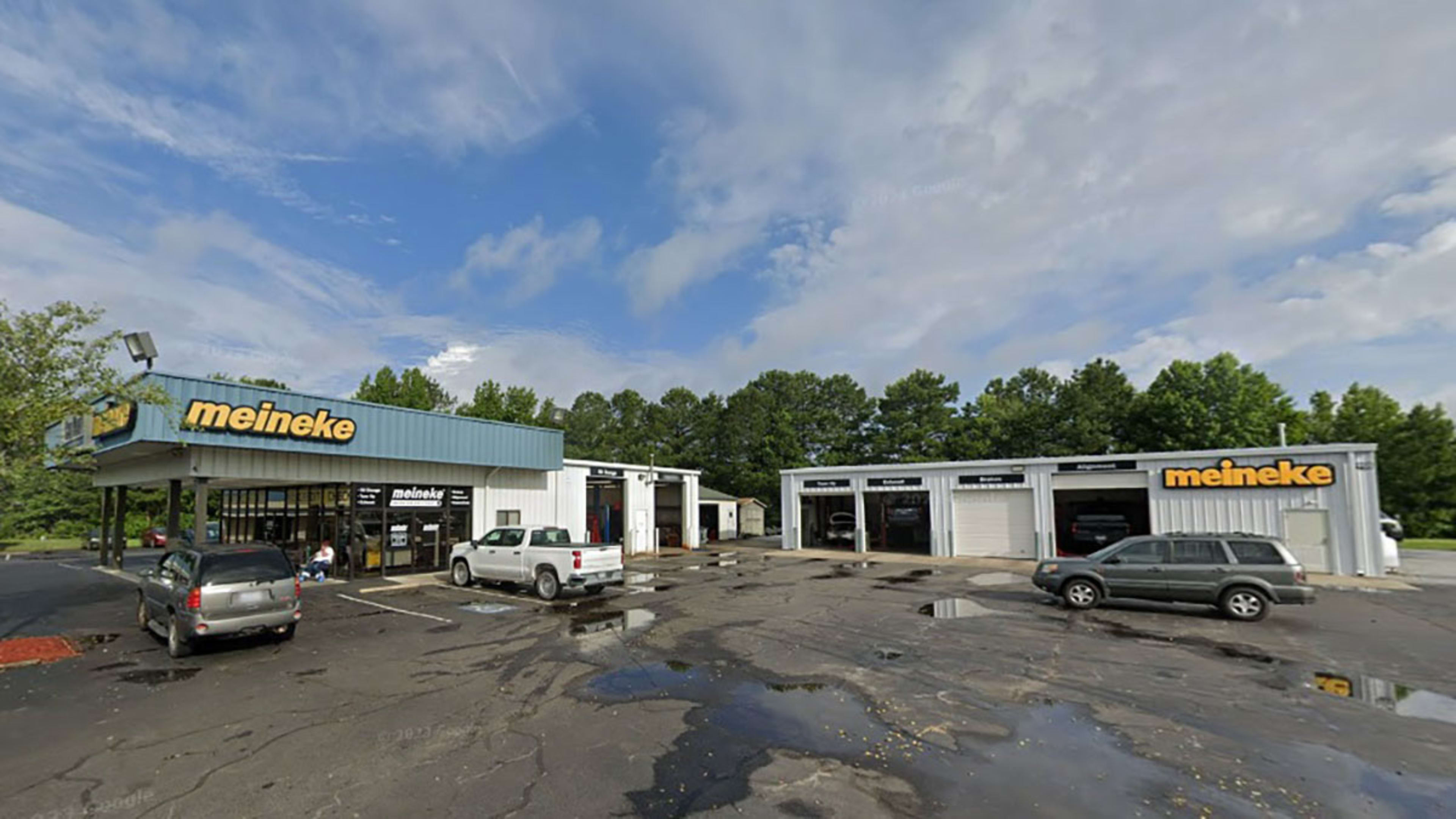 https://images.simpletire.com/images/f_auto,w_3840,q_auto/installer-images/96271/1/meineke-car-care-centers-greenville-nc-north-carolina.jpg