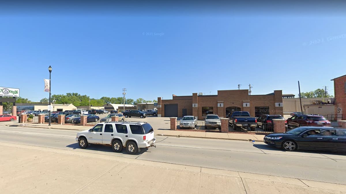 Pomp's Tire Service in Green Bay, WI (1131 Main St) Tire Shop Near me SimpleTire