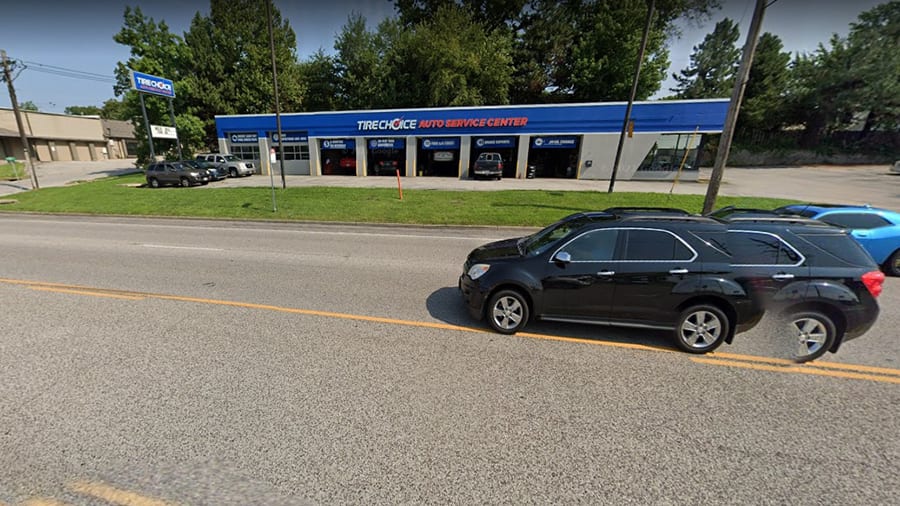 Tire Choice Auto Service Centers in Saint Louis, MO (11202 Manchester Rd):  Tire Shop Near me